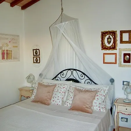 Casale Del Sole Couette-café Castellina Marittima
