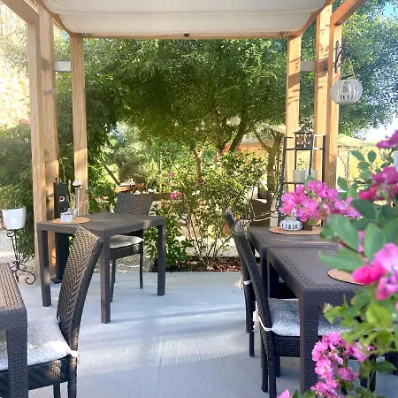 Casale Del Sole Couette-café Castellina Marittima